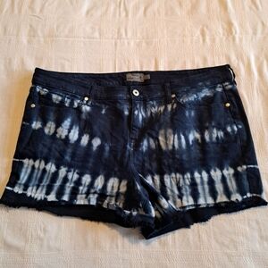 Torrid women's size 22 blue tie dye fray edge shorts, good stretch